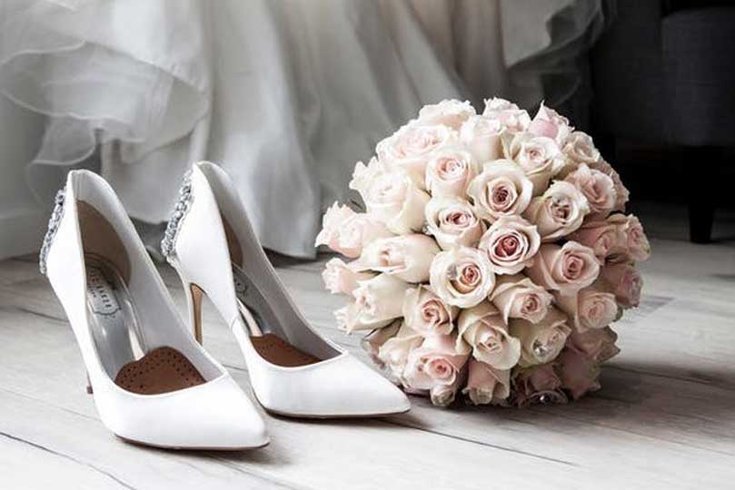 novia-zapatos-vestido-flores